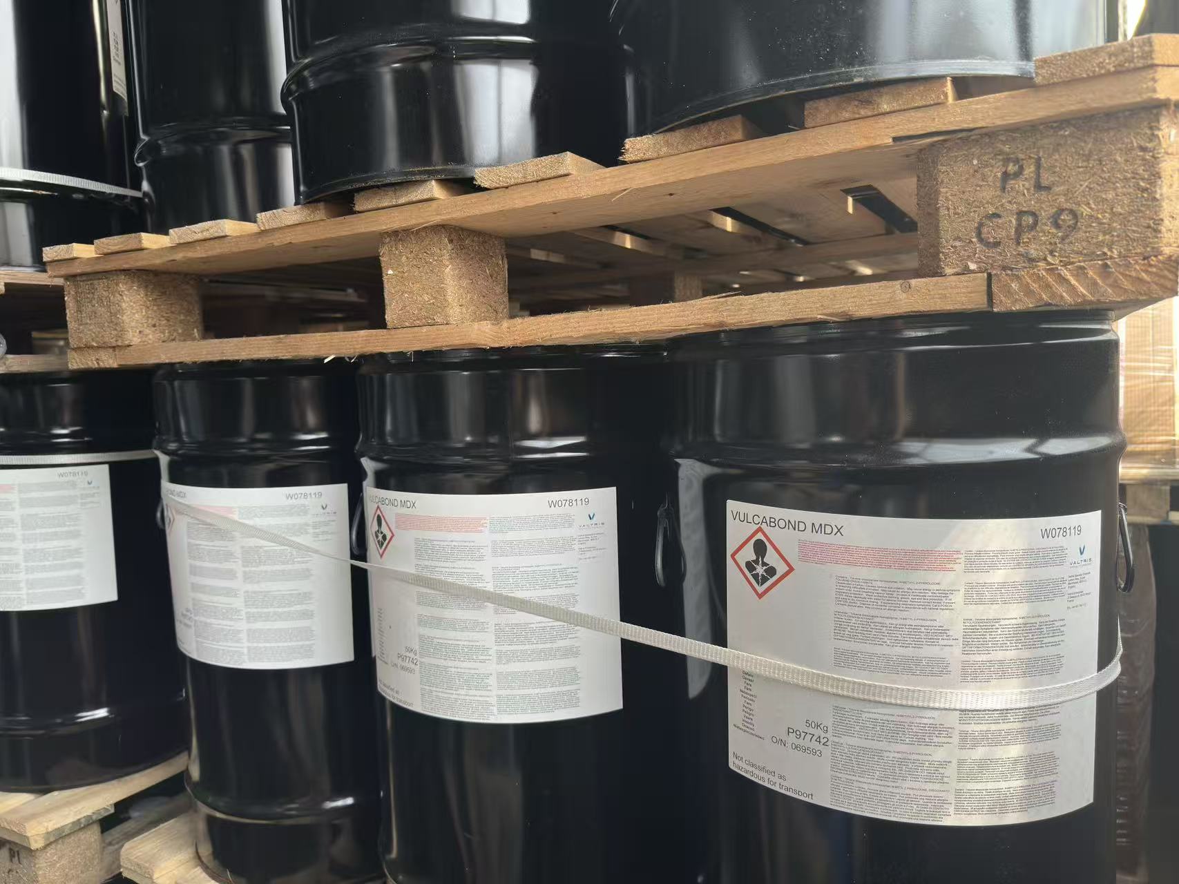 Bonding Agent for PVC Coated Fabrics Vulcabond MDX