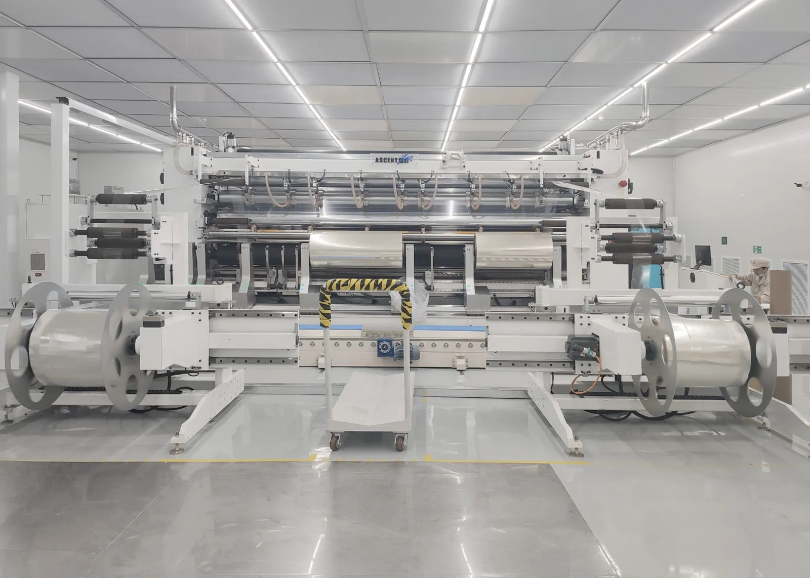 光学薄膜宽幅分切机    南京安顺自动化装备有限公司