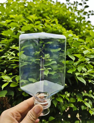 精业机器攻克方形PET瓶成型难关    柳州市精业机器有限公司