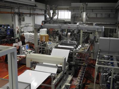 Installation for the co-extrusion of 3-layer foil in PP and PP Foam    意大利欧米帕公司