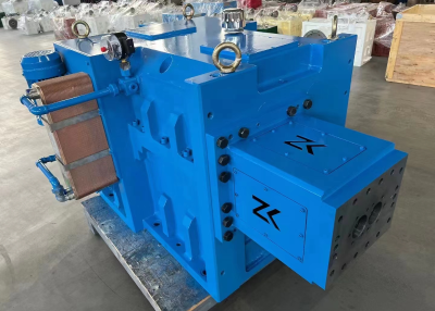 高扭矩同向异向平行双螺杆挤出机齿轮箱    常州市重科齿轮箱制造有限公司